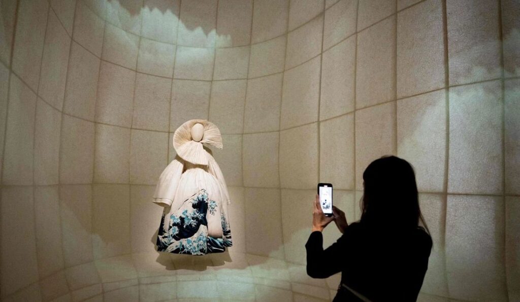 DIOR IN JAPAN: “DESIGNER OF DREAMS” EXHIBITION LAUNCH