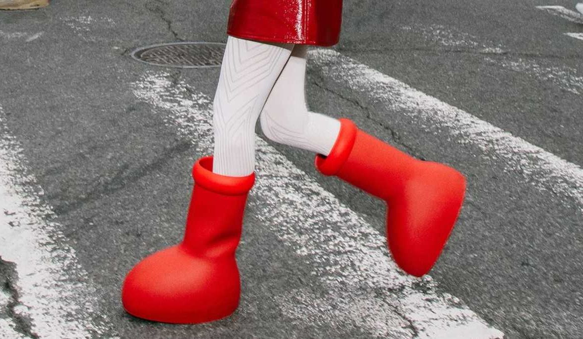 靴 Big red boots Everyone Is Wearing MSCHF's Big Red Boots | Vogue