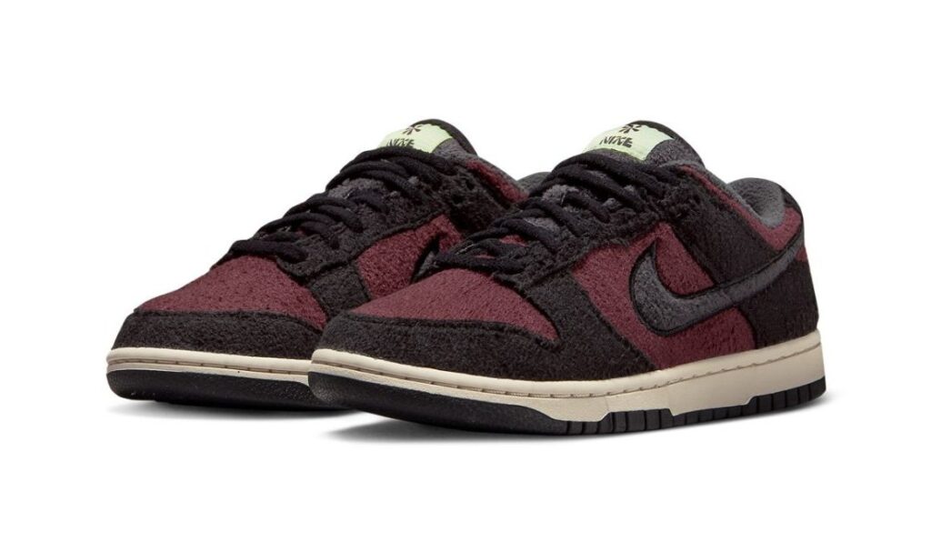 TWO FRESH FLEECES FOR THE NIKE DUNK LOW