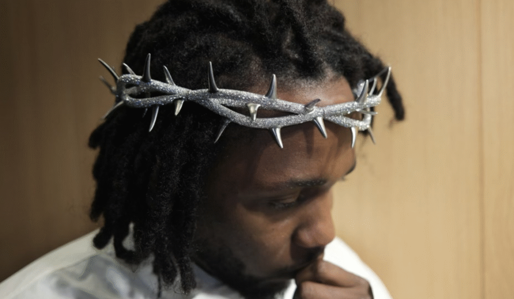 WATCH: KENDRICK’S GLASTONBURY PERFORMANCE WITH CROWN OF 8,000 MICRO PAVÉ DIAMONDS