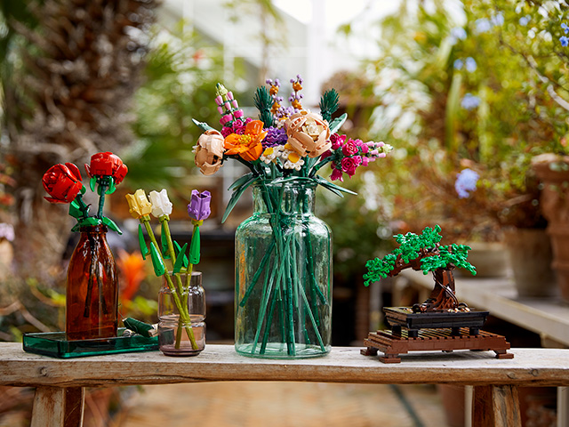 LEGO’S EVERLASTING FLOWERS
