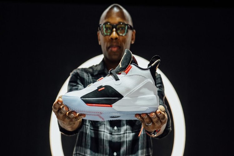 NIKE AIR JORDAN 33 SAYS GOODBYE TO LACES