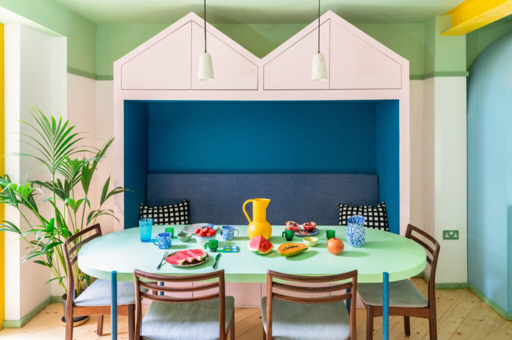BOLD COLOURS BRING TO LIFE RENOVATED MO-TEL HOUSE IN LONDON