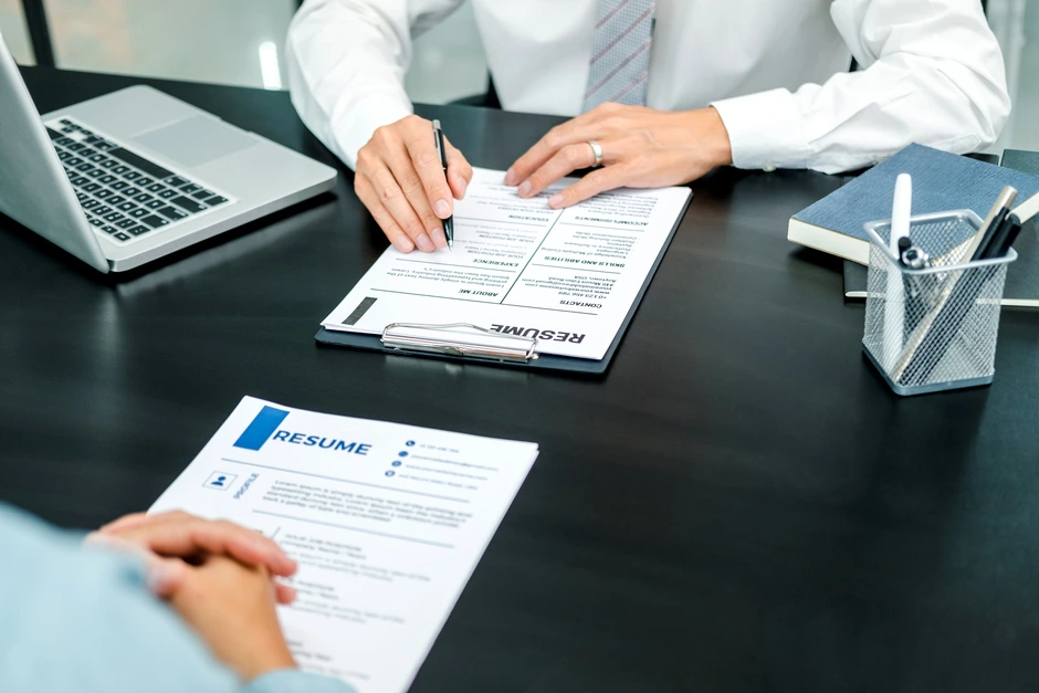 Resume Writer for Hire vs DIY Resume: Which One Works Better?