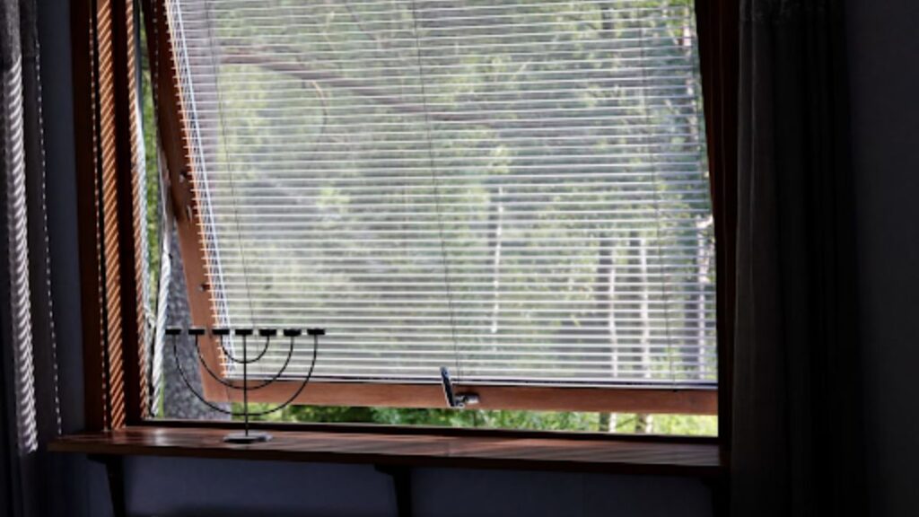 Enhancing Home Comfort and Energy Efficiency Through Modern Window Shades